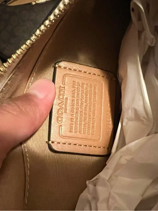 COACH White Signature Logo Shoulder Bag with Gold Hardware - Picture 3 of 4